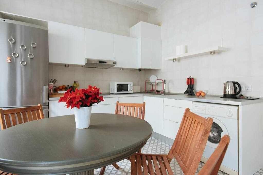 apartamento con parking Jesus del Gran Poder Sevilla Bagian luar foto