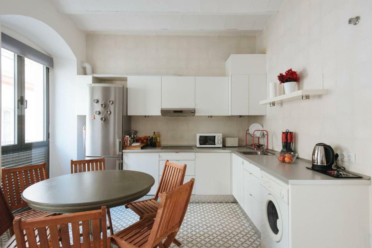apartamento con parking Jesus del Gran Poder Sevilla Bagian luar foto